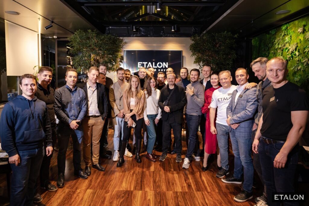 Бизнес-клубы Петербурга становятся настоящим магнитом для амбициозных предпринимателей, жаждущих новых высот в своем деле. Современные бизнесмены активно вступают в эти престижные сообщества, чтобы расширить круг полезных знакомств, найти источник вдохновения и открыть двери к перспективным коллаборациям.