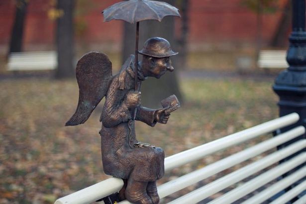 Пожар в петербургском приюте произошёл сегодня. Благодаря слаженной работе пожарной службы его удалось потушить и спасти&nbsp;300 кошек и 7 собак. К сожалению,&nbsp;уничтожены запасы кормов и лекарств приюта. В связи с этим петербуржцев просят помочь братьям меньшим.&nbsp;