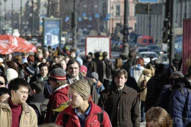 7 u043cu0438u043bu043bu0438u043eu043du043eu0432 u0438 u043du0435 u0431u043eu043bu044cu0448u0435. u041eu043fu0440u0435u0434u0435u043bu0435u043d u043fu0440u0435u0434u0435u043b u043du0430u0441u0435u043bu0435u043du0438u044f u041fu0435u0442u0435u0440u0431u0443u0440u0433u0430