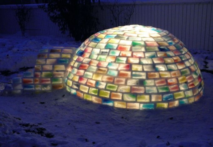 u041au0440u0430u0441u043eu0447u043du043eu0435 u043bu0435u0434u044fu043du043eu0435 u0438u0433u043bu0443 u0432u043eu0437u0432u0435u0434u0443u0442 u043fu0435u0442u0435u0440u0431u0443u0440u0436u0446u044b