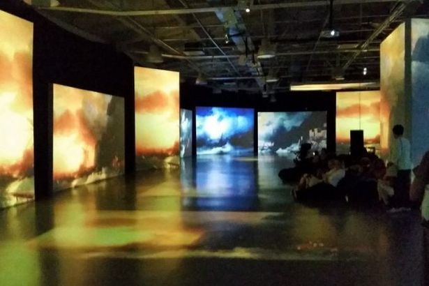 u041fu043eu043bu043eu0442u043du0430 u0410u0439u0432u0430u0437u043eu0432u0441u043au043eu0433u043e u043eu0436u0438u0432u0443u0442 u0432 u041fu0435u0442u0435u0440u0431u0443u0440u0433u0435