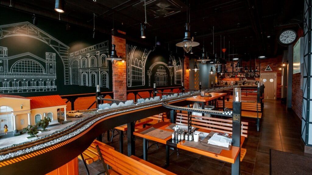 Посмотреть на звезды, прогуляться по красивому парку или загадать желание у волшебного памятника – подборка мест для влюбленных. Куда отправиться в Санкт-Петербурге в места полные романтики с любимой девушкой/парнем.