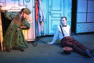 Особенность театра — камерная атмосфера. Маленький зрительный зал рассчитан всего на 80 мест, что создаёт ощущение уюта и близости к происходящему на сцене.