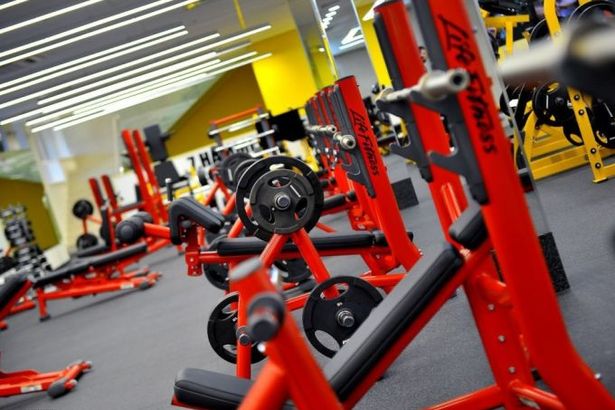 Вам хотелось бы персонально тренироваться у мастеров спорта? Стать учеником чемпиона или подружиться с призерами крупнейших соревнований страны? Спортивный клуб Fitness One с радостью предоставит вам такую возможность! Индивидуальные программы тренировок, занятия в мини-группах для взрослых и детей – приходите за спортивными успехами в клуб Fitness One!&nbsp;