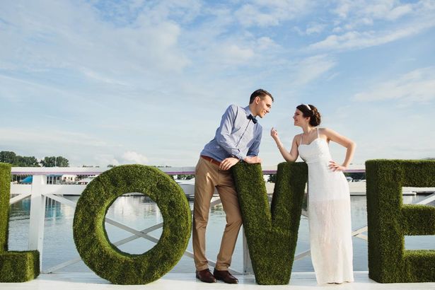 Как отметить свадебное торжество, чтобы запомнить его на всю жизнь? Питер Online предлагает 15 уникальных площадок в городе на Неве на любой вкус. Вас ждет калейдоскоп впечатлений: романтические прогулки по улицам и набережным северной столицы, музеи, где можно сделать потрясающую фотосессию, рестораны с разнообразным меню и, конечно же, шикарные отели.