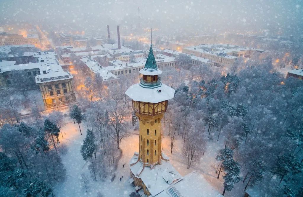 Гидробашня Политехнического университета - актуальна, является историческим архитектурным объектом высотой 46 метров, построенным в 1905 году. 