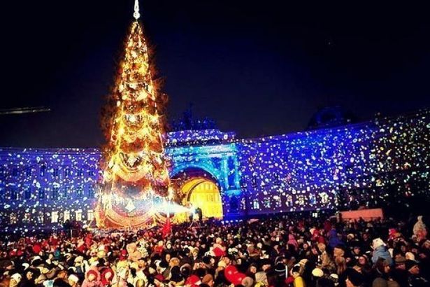 u0412 u041du043eu0432u044bu0439 u0433u043eu0434 u043fu0435u0442u0435u0440u0431u0443u0440u0436u0446u044b u0431u0443u0434u0443u0442 u0432u043eu0434u0438u0442u044c u0445u043eu0440u043eu0432u043eu0434 u043du0430 u0414u0432u043eu0440u0446u043eu0432u043eu0439 u043fu043bu043eu0449u0430u0434u0438