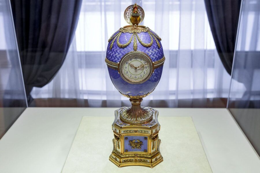 Музей Фаберже расположен в Дворце Нарышкиных-Шуваловых в двух шагах от метро Гостиный двор и Маяковская, на набережной Фонтанки. В коллекции музея находятся наиболее яркие и важные экспонаты русского ювелирного искусства 19 и 20 веков. В том числе 9 императорских пасхальных яиц, созданных фирмой Карла Фаберже.