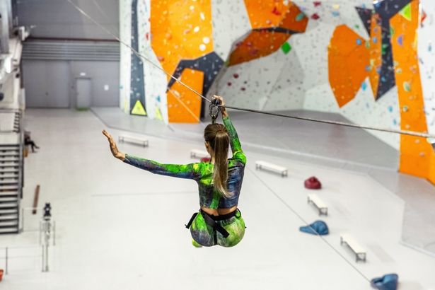 50% скидку каждую среду могут получить студенты в&nbsp;спортивно-развлекательном комплексе «Энергия Высоты». Таким образом билет в большой крытый веревочный парк Санкт-Петербурга будет стоить студентам всего 350 вместо 700 рублей, а прыжок с самолета, подвешенного у потолка комплекса обойдется всего в 75 рублей.