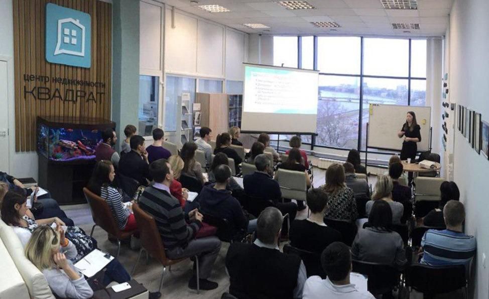 Пошаговую инструкцию по покупке квартиры предоставляют&nbsp;петербуржцам на серии бесплатных семинарах: «Секреты и особенности покупки квартиры – пошаговая инструкция». Эксперты разбирают, на сколько это возможно, вопросы от «С чего начать выбор квартиры» до «Как сэкономить на покупке квартиры 1 000 000 рублей».