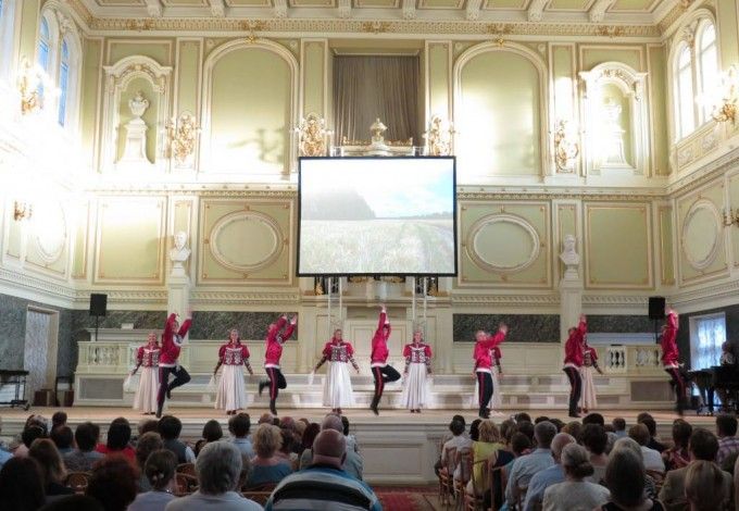 u00abu041cu0443u0437u044bu043au0430 u0440u0430u0437u0432u043eu0434u043du044bu0445 u043cu043eu0441u0442u043eu0432u00bb u043fu0440u043eu0437u0432u0443u0447u0438u0442 u0432 u041au0430u043fu0435u043bu043bu0435