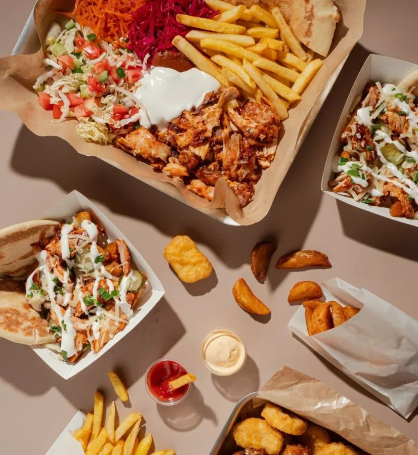 Шаверма в Петербурге — это не просто еда, а часть городской культуры. Мы проверили десятки заведений и отобрали только те, где действительно вкусно готовят и куда стоит ехать. В этом гиде — только работающие места с актуальными ценами и адесами.