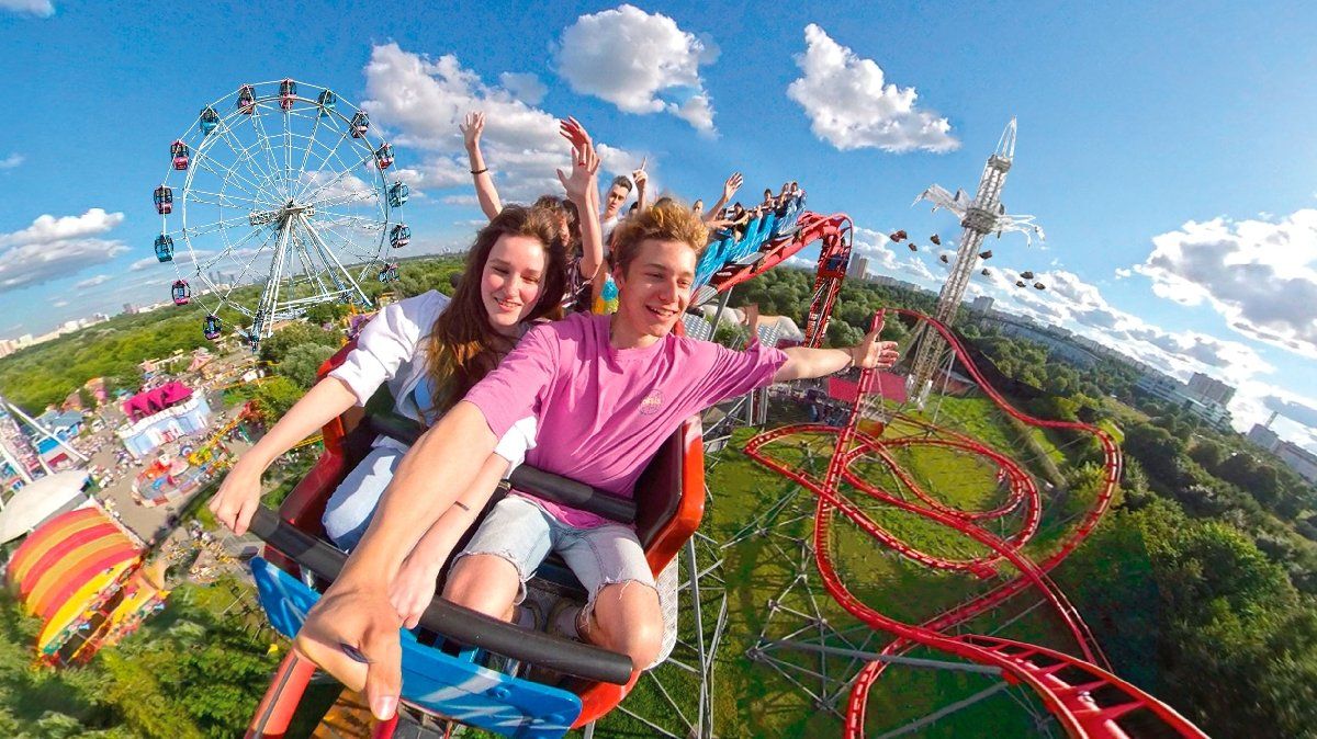 Прокатиться на огромной водной горке, пострелять из противотанковой пушки, побороть свой страх и выбраться из страшного лабиринта. Питер Online собрал список 15 лучших аттракционов Санкт-Петербурга, которые помогут жителям и гостям города окунуться в мир развлечений и адреналина.&nbsp;