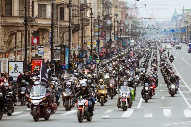 7 мая тысячи грохочущих мотоциклов промчатся по центральным магистралям Петербурга и откроют новый мотосезон в Северной столице. В программе мероприятия ожидаются сумасшедшие мототрюки, большой музыкальный фестиваль и множество других развлечений.&nbsp;