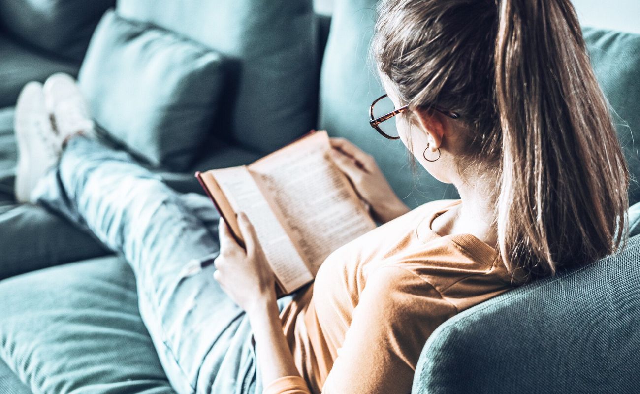 Эти книги — захватывающий взгляд на мировую историю через призму её нераскрытых загадок, тайн и альтернативных взглядов. Они переносят читателей в эпохи, где каждый факт порождает новые вопросы, а интриги прошлого продолжают будоражить умы.