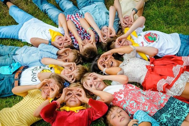 Загородные, языковые, IT и тематические программы для детей 6–17 лет — в том числе кулинарные смены в университете SWISSAM.