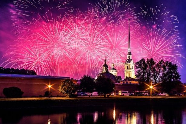 23 u0444u0435u0432u0440u0430u043bu044f u0432 u0433u043eu0440u043eu0434u0435 u0434u0430u0434u0443u0442 u044fu0440u043au0438u0439 u0441u0430u043bu044eu0442