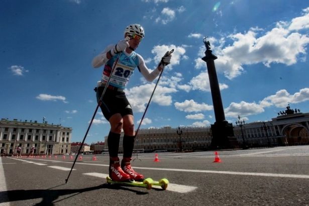 u0413u043eu043du043au0438 u043du0430 u043bu044bu0436u0435u0440u043eu043bu043bu0435u0440u0430u0445 u00abu041bu044bu0436u043du044bu0439 u0441u043fu0440u0438u043du0442 u043du0430 u0414u0432u043eu0440u0446u043eu0432u043eu0439u00bb