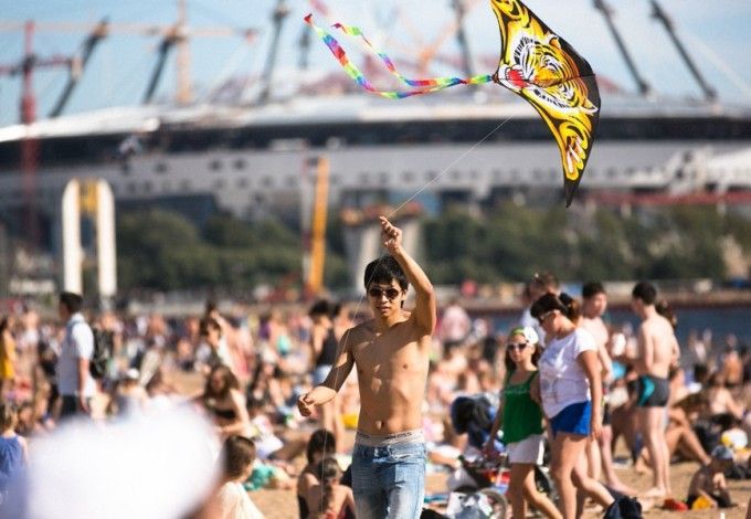 V u0444u0435u0441u0442u0438u0432u0430u043bu044c u0432u043eu0437u0434u0443u0448u043du044bu0445 u0437u043cu0435u0435u0432 u00abu041bu0435u0442u0430u0442u044c u043bu0435u0433u043au043e!u00bb