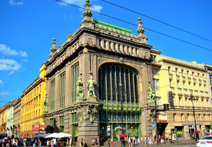 u0415u043bu0438u0441u0435u0435u0432u0441u043au0438u0439 u043cu0430u0433u0430u0437u0438u043d u0443u0445u043eu0434u0438u0442 u0432 u0447u0430u0441u0442u043du044bu0435 u0440u0443u043au0438