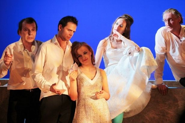 u0422u0435u0430u0442u0440 u00abu041fu0440u0438u044eu0442 u043au043eu043cu0435u0434u0438u0430u043du0442u0430u00bb u043eu0442u043au0440u044bu0432u0430u044eu0442 u043fu043eu0441u043bu0435 u043au0430u043fu0438u0442u0430u043bu044cu043du043eu0433u043e u0440u0435u043cu043eu043du0442u0430