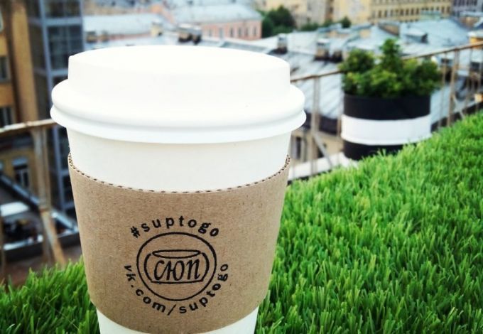 Разнообразные супы в стаканчиках навынос от кафе Сюп