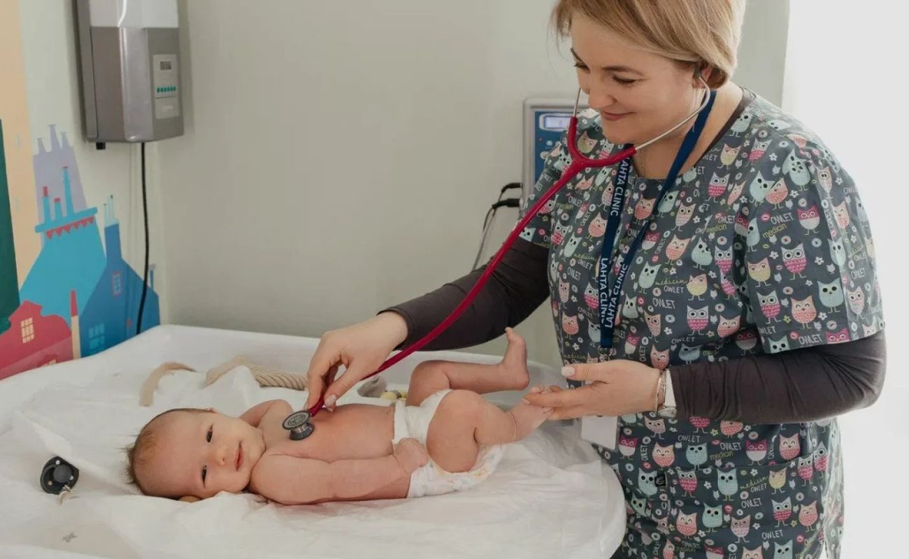 Ищете детского врача, который не напугает ребёнка и даст результаты анализов в день обращения? Проверили 17 клиник Петербурга — от бюджетных до премиальных. С точными ценами, именами педиатров и честными инсайдами про парковку.