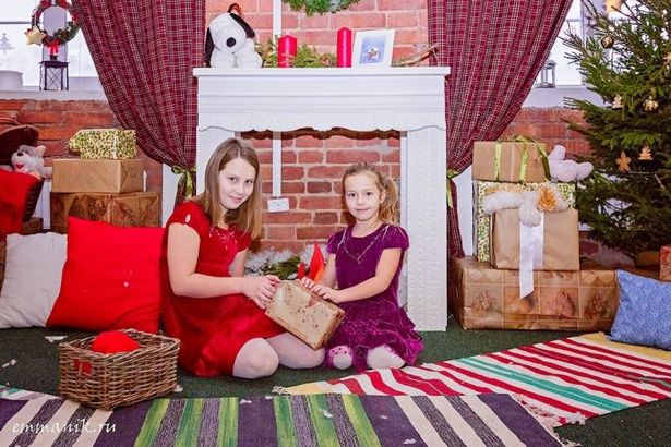 Увлекательное путешествие в мир добра и рождественской сказки состоится в FreeDom Palace, который на три дня превратится в волшебный дворец. Уютный и трогательный спектакль «Маленький Дед Мороз» захватит внимание гостей всех возрастов. А где же ещё можно подсмотреть за подготовкой Дедов Морозов и даже помочь самому маленькому преодолеть трудности?