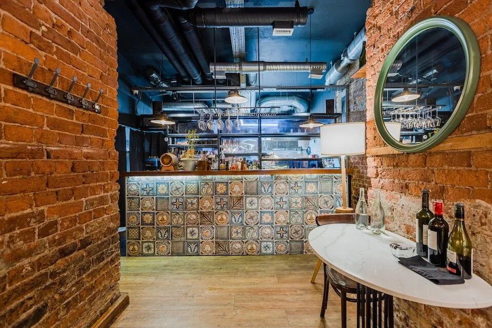 Интерьер кафе Фартук в лофт-стиле на улице Рубинштейна