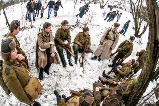 u0412u043eu0435u043du043du043e-u0438u0441u0442u043eu0440u0438u0447u0435u0441u043au0430u044f u0440u0435u043au043eu043du0441u0442u0440u0443u043au0446u0438u044f u00abu0417u0430 u041bu0435u043du0438u043du0433u0440u0430u0434!u00bb u0432 u041au0440u0430u0441u043du043eu043c u0421u0435u043bu0435