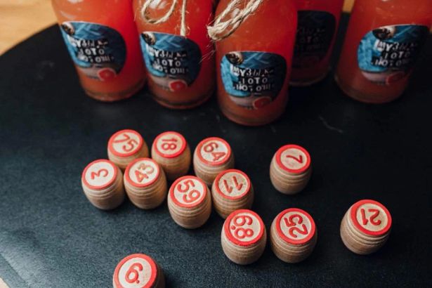 «UNIQUETUNES - это уникальная инструментальная группа из города Санкт-Петербург, Россия. Что касается стиля, то его можно определить как смесь современного джаза, живой электроники, инди-рока и психоделики 70-х»