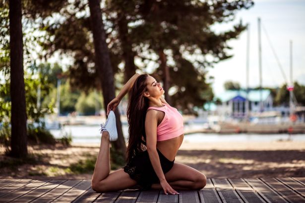 В Петербурге для девушек, желающих поправить свою фигуру к лету специалист Полина Пономарева подготовила курс, который поможет тем, кто не занялся спортом раньше и в «последний момент» хочет поправить ситуацию. Это программа похудения, которая в относительно короткие сроки приведет тело в форму.