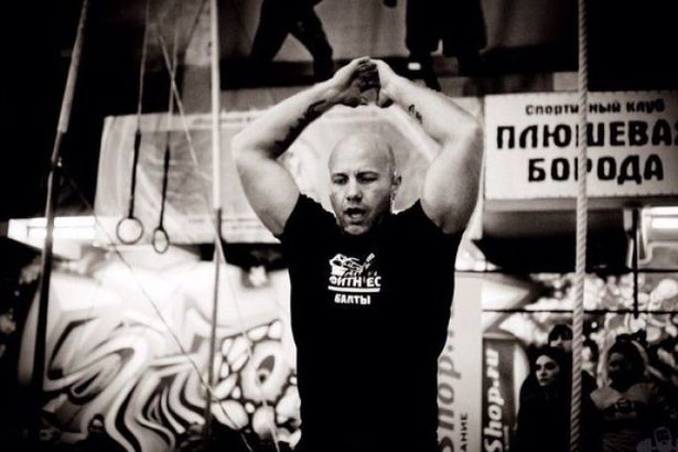 Начни год со спорта и достижений, сделай шаг на путь к здоровому телу, ощути настоящий потенциал своего тела и духа! 9 января с 12:00, в течение 200 минут, в компании с сотнями людей из разных уголков России сделай свое максимальное количество Берпи – отжиманий с прыжками и хлопками. Цель: сделать 1000 раз!