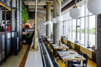 От Frantsuza Bistrot с рейтингом 5.0 до Le Bistrot de la Ferm с собственной сыроварней и французским владельцем — средний чек от 1000₽ до 3500₽.