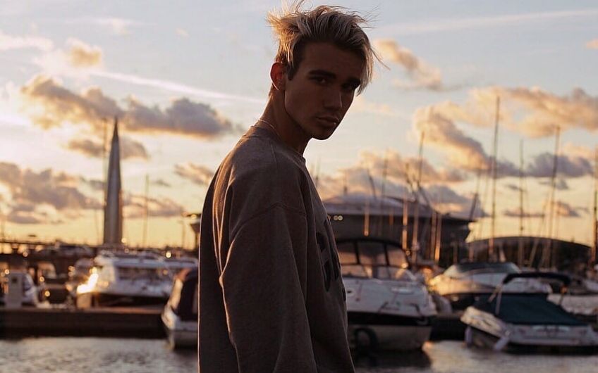 Исполнитель авторских песен в жанре дарк-поп Дима Билык выступит в Северной столице.&nbsp;Свои последние синглы и самые ранние работы певец исполнит на сольном концерте 17 января в пространстве Freedom. Пятничный вечер пройдет в формате атмосферного квартирника.