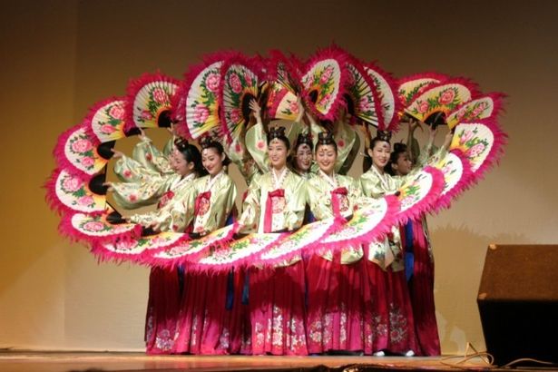 u0412 u041fu0435u0442u0435u0440u0431u0443u0440u0433u0435 u043eu0442u043cu0435u0442u044fu0442 u0414u0435u043du044c u041fu0443u0441u0430u043du0430