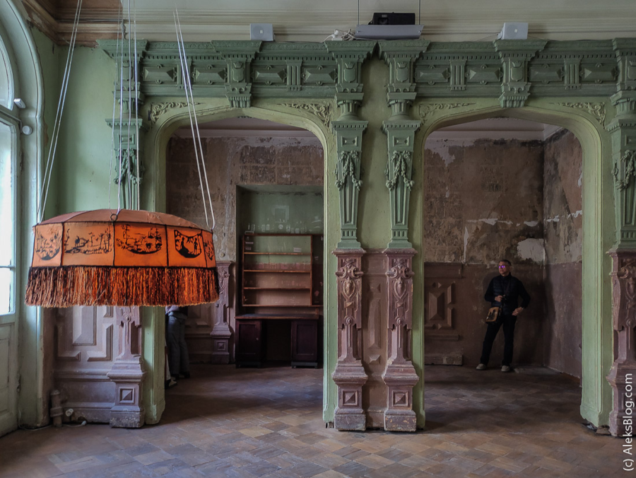 Музей Иосифа Бродского «Полторы комнаты», расположенный в центре Санкт-Петербурга на Литейном проспекте, является не просто культурным учреждением, а местом, где история и современность переплетаются, создавая неповторимую атмосферу.