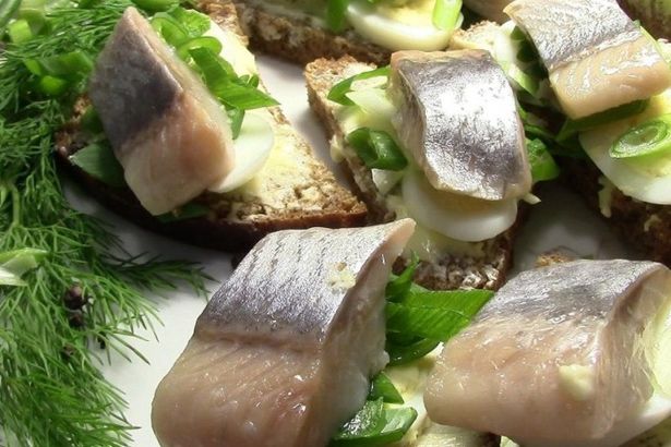 u041fu0435u0442u0435u0440u0431u0443u0440u0436u0435u0446 u043fu043eu0436u0430u043bu043eu0432u0430u043bu0441u044f u043du0430 u043fu043eu0434u043eu0440u043eu0436u0430u0432u0448u0443u044e u0441u0435u043bu0435u0434u043au0443 u0432 u0441u0442u0438u0445u0430u0445