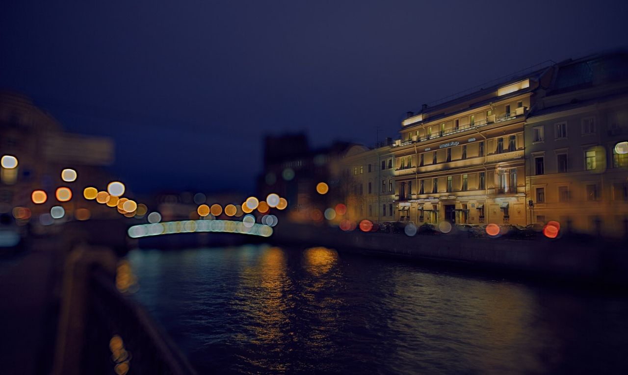 11 ноября родился один самых известных писателей России Федор Михайлович Достоевский. В этот день, на годовщину 196-летия Федора Михайловича пройдут разные мемориальные и памятные мероприятия. Поклонники его творчества и просто неравнодушные могут поучаствовать в шествии, возложении цветов, панихиде, а также посмотреть в доме писателя необычную выставку, сделанную по мотивам его рассказа «Сон смешного человека».