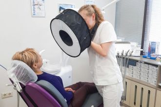 Студия Горбунова и Конфиденция, Atribeaute Kids с приёмом от 3 лет, частичные брекеты «2×4» от 38 700 ₽ и съёмные пластинки — с метро и ценами.