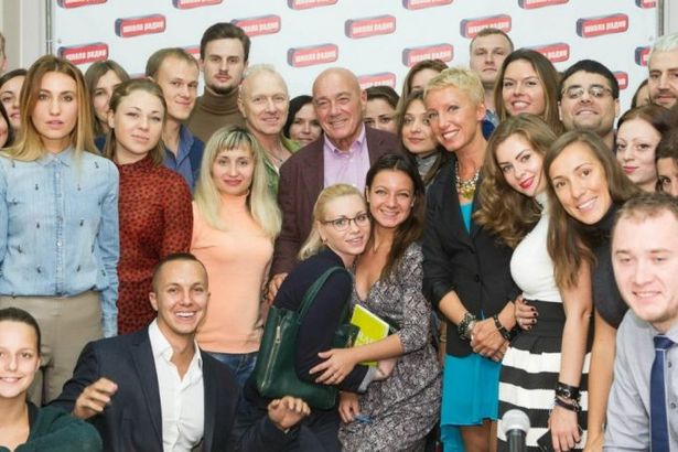 Попробуй себя в качестве линейного ди-джея, ведущего рубрики, корреспондента. Известные медийные лица дадут тебе необходимые знания и навыки. По окончании обучения – работа мечты в твоих руках!