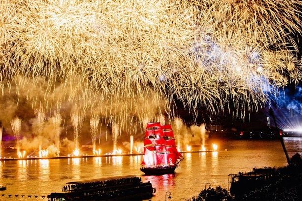 u0421 u0422u0440u043eu0438u0446u043au043eu0433u043e u043cu043eu0441u0442u0430 u0437u0430u043fu0443u0441u0442u044fu0442 u043au0440u0430u0441u043eu0447u043du044bu0439 u0444u0435u0439u0435u0440u0432u0435u0440u043a