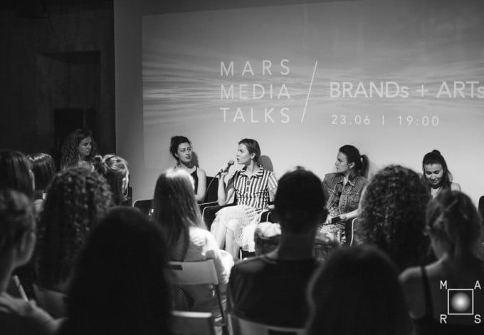 С 9 ноября и далее каждую среду в филиале Центра МАРС в Санкт-Петербурге будут проходить лекции, посвященные теории и практике видео-арта. В&nbsp;рамках цикла из 12 лекций слушателям расскажут о зарождении и развитии кинематографа, разнице между видеоинсталляцией и видео-перформансом, а также о том, как сегодня медиа-искусство захватило выставочные пространства по всему миру.