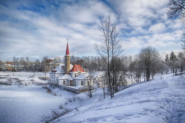 Уже в следующем году петербуржцы смогут добраться до Гатчины меньше, чем за полчаса. Сократить время в пути до 20 минут вместо привычного часа поможет запуск скоростной электрички.&nbsp;