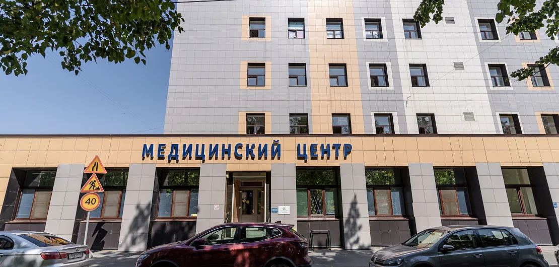 Здание медицинского центра XXI век на улице Гастелло в Санкт-Петербурге