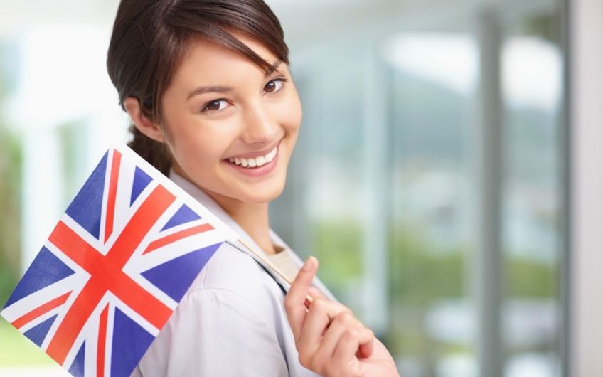 Выучить английский, занимаясь по 15 минут в день с учителем — более чем реально. Этого смогли достичь в школе английского языка EnglishTochka. За двухмесячный курс можно поднять свои навыки на один уровень и выше. Питер Online узнал, как именно создатель школы Александр Рубанов придумал новую технику обучения, и как она работает.&nbsp;