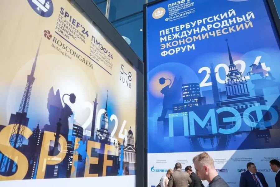 Опера под открытым небом, SUP-прогулки по Фонтанке, мировые премьеры в Мариинке и песчаные скульптуры в Петропавловке.