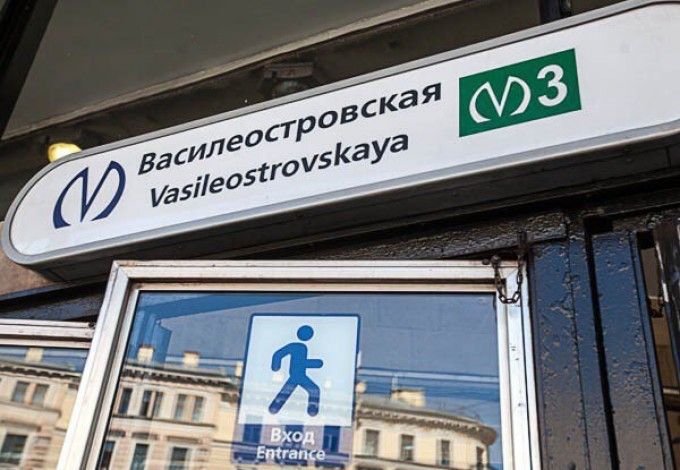 Новый вход на «Василеостровскую» планируют разместить на месте дома № 30 по 11-й линии Васильевского острова. Второй вестибюль «Балтийской» будет размещаться на месте заброшенного цеха завода «Подъемтрансмаш» и пустыря между гипермаркетом «Лента» и бывшим Варшавским вокзалом на набережной Обводного канала.