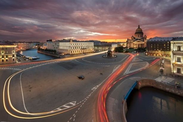 Рассказываем о восьми главных рекордах Петербурга: от самого широкого моста до самой узкой улицы, от самого высокого дома до самой глубокой станции.&nbsp;