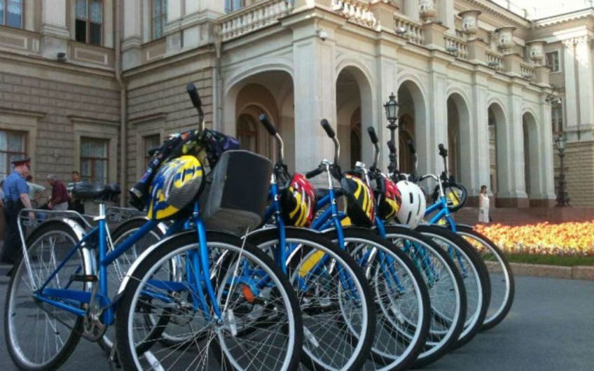 Велосипед — это не только средство передвижения, но еще возможность с комфортом активно отдохнуть и полюбоваться городом. Иметь свой велосипед при этом совсем не обязательно, его без проблем можно арендовать. В различных районах&nbsp;Санкт-Петербурга есть пункты проката, где можно выбрать велосипед на любой вкус, от ретромоделей до горных байков. Мы подобрали лучшие сервисы по прокату велосипедов.